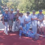 kleine Gruppe am Spielplatz